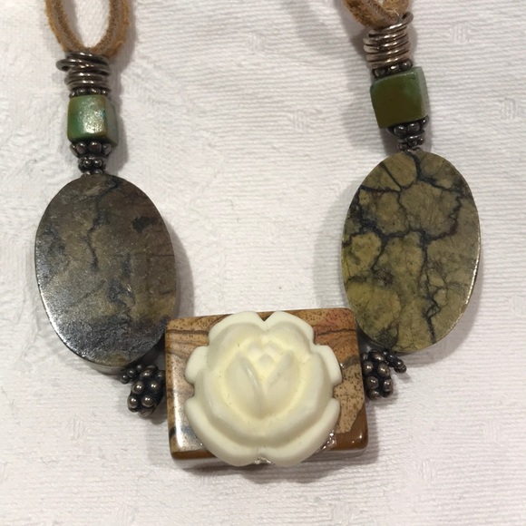 “Tryna”brand suede and stone necklace - Picture 2 of 9